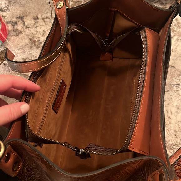 Gorgeous purse by Patricia Nash. metallic tobacco fields collection - Picture 3 of 5